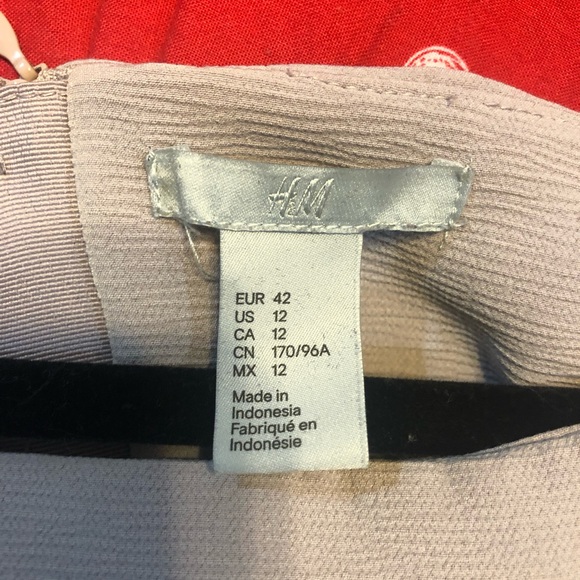 Cold shoulder Dress with pockets - Picture 3 of 3